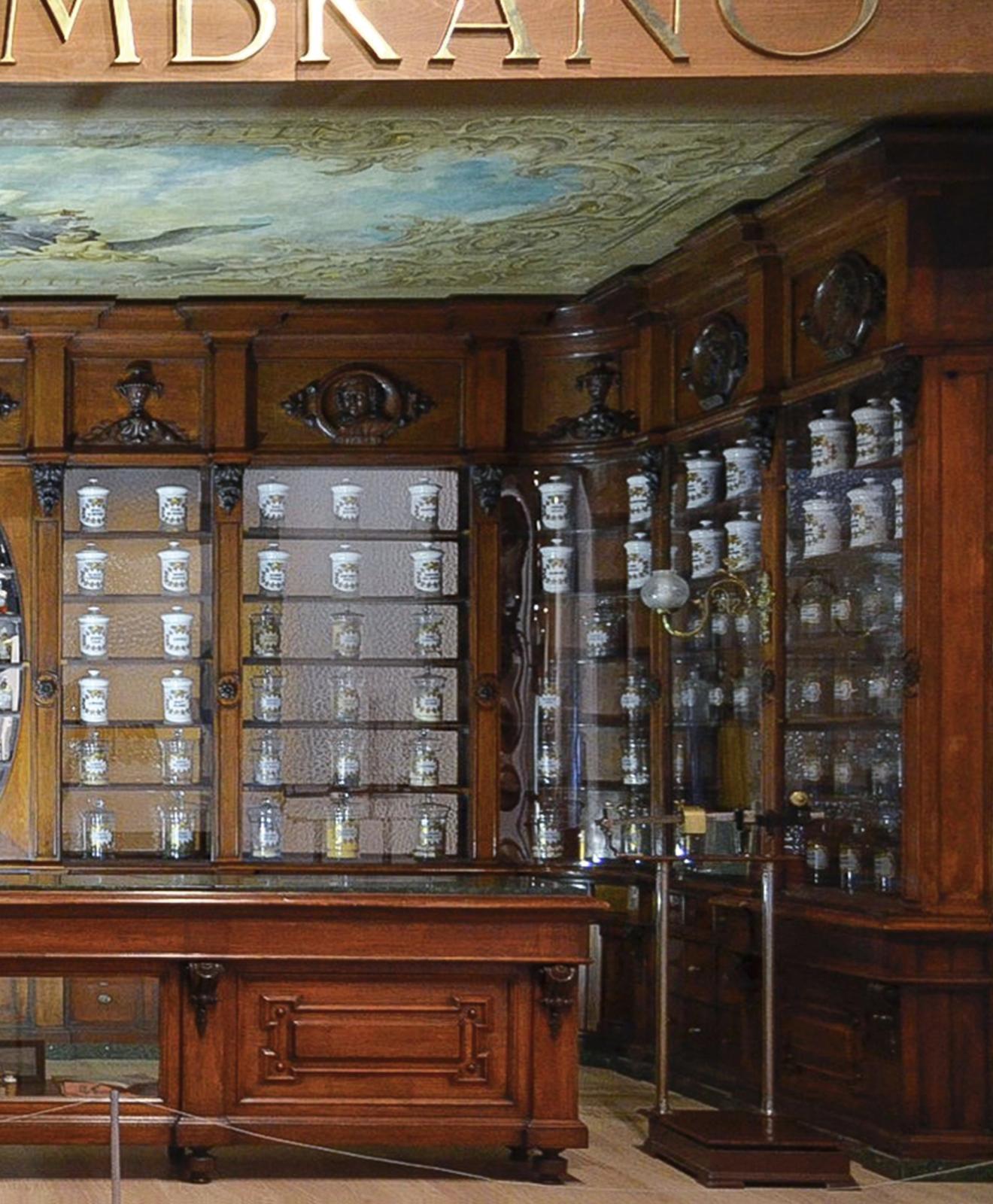 Mobiliario de la Farmacia Zambrano. Módulo 13