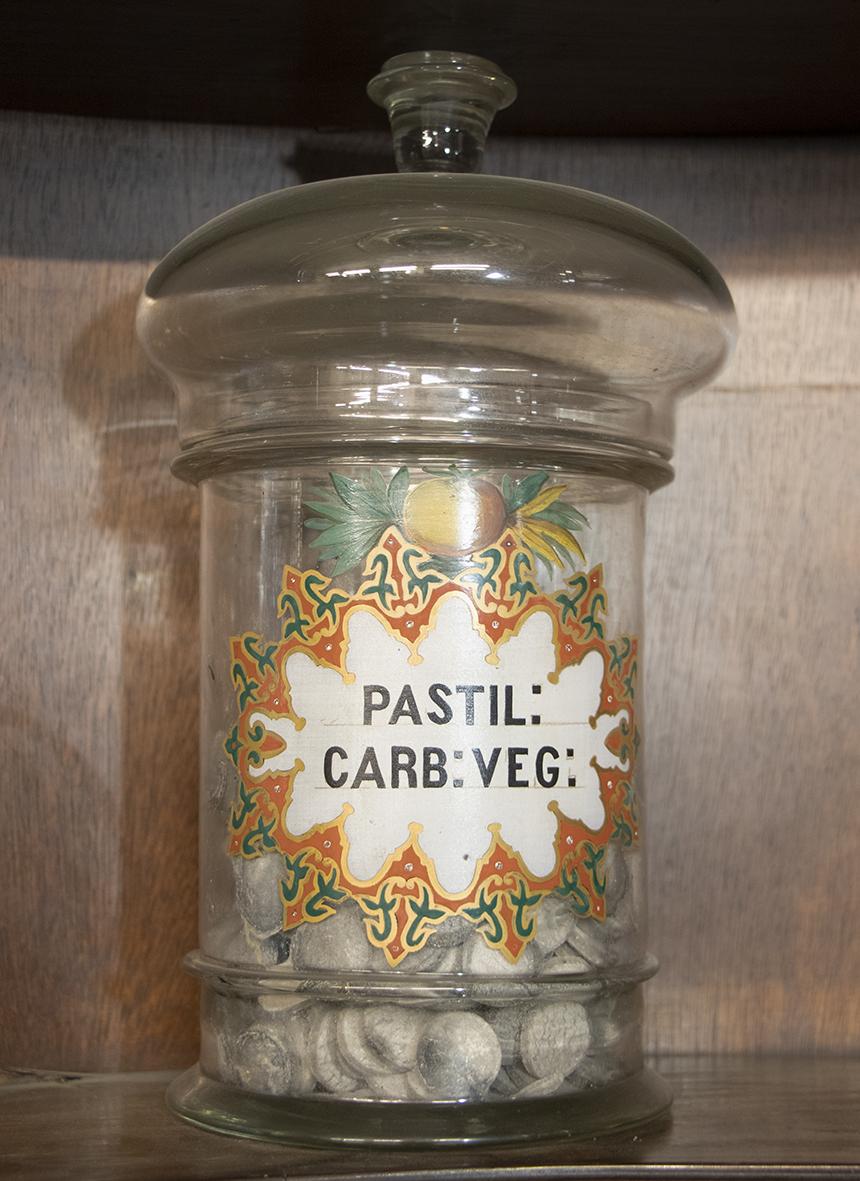 Bote de vidrio de pastillas de carbón vegetal