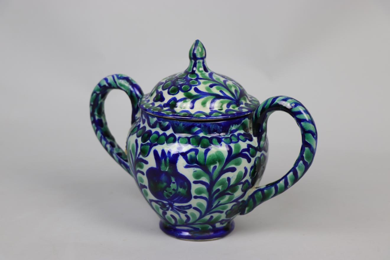 Azucarero de cerámica granadina blanco con decoración verde y azul