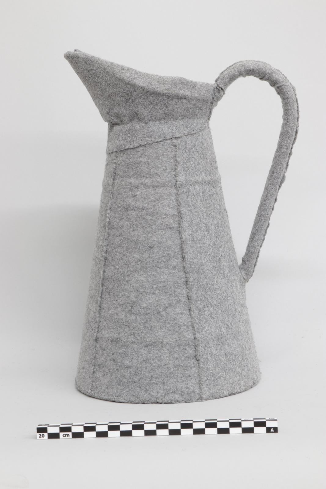 Jarra forrada de fieltro gris